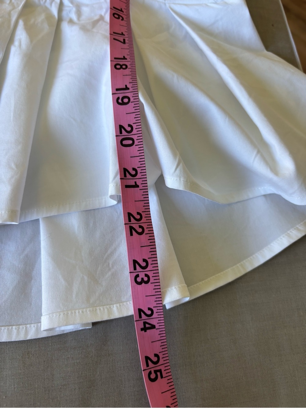 Veronica Beard White Peplum Top Short Sleeve Back Zip Minimalist Est Size 2 - Picture 8 of 8